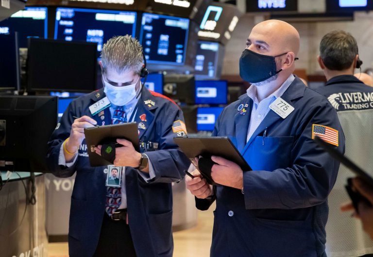 Dow drops more than 300 points as Boeing shares slide, S&P 500 slips from record high Dow drops more than 300 points as Boeing shares slide, S&P 500 slips from record high