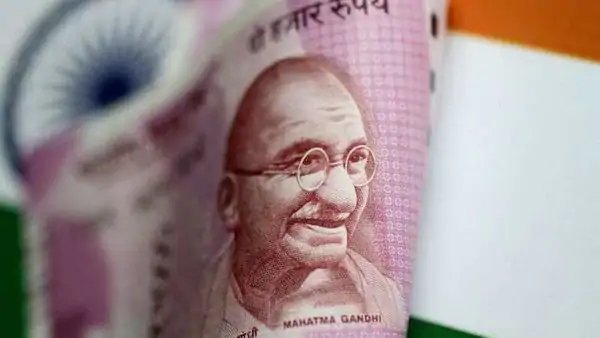 Compare company FD rates and ratings