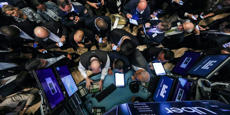 A majority of investors believe the stock market is in a bubble – and many fear a recession, according to an E*Trade survey A majority of investors believe the stock market is in a bubble – and many fear a recession, according to an E*Trade survey