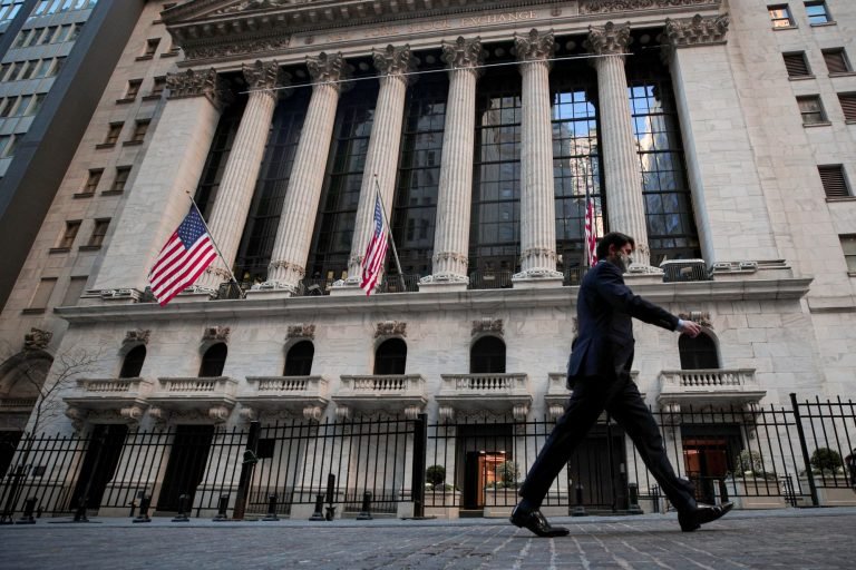 Stocks pare gains after reaching fresh record levels Stocks pare gains after reaching fresh record levels