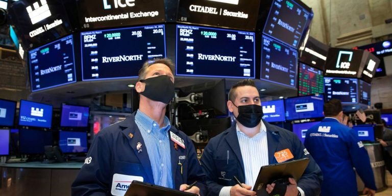 Stocks Extend Declines, Led Lower by Tech Shares Stocks Extend Declines, Led Lower by Tech Shares