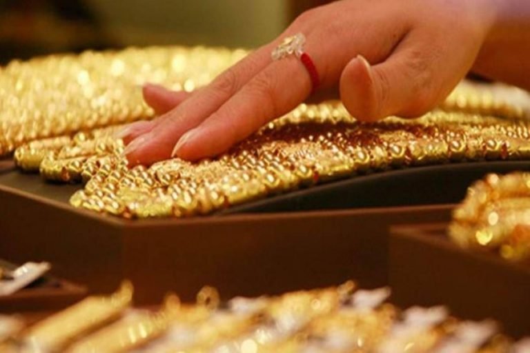 Gold Vs Mutual Funds – Which one should you opt for?
