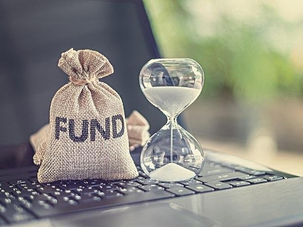 Mutual funds continue to trim positions in heavyweights in February Mutual funds continue to trim positions in heavyweights in February