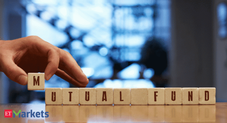 top mutual funds: 81% of largecap mutual funds failed to beat benchmarks in 2020