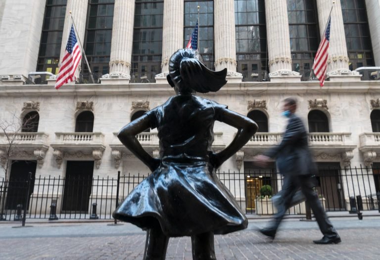 Stock futures trade flat after indexes set record highs Stock futures trade flat after indexes set record highs