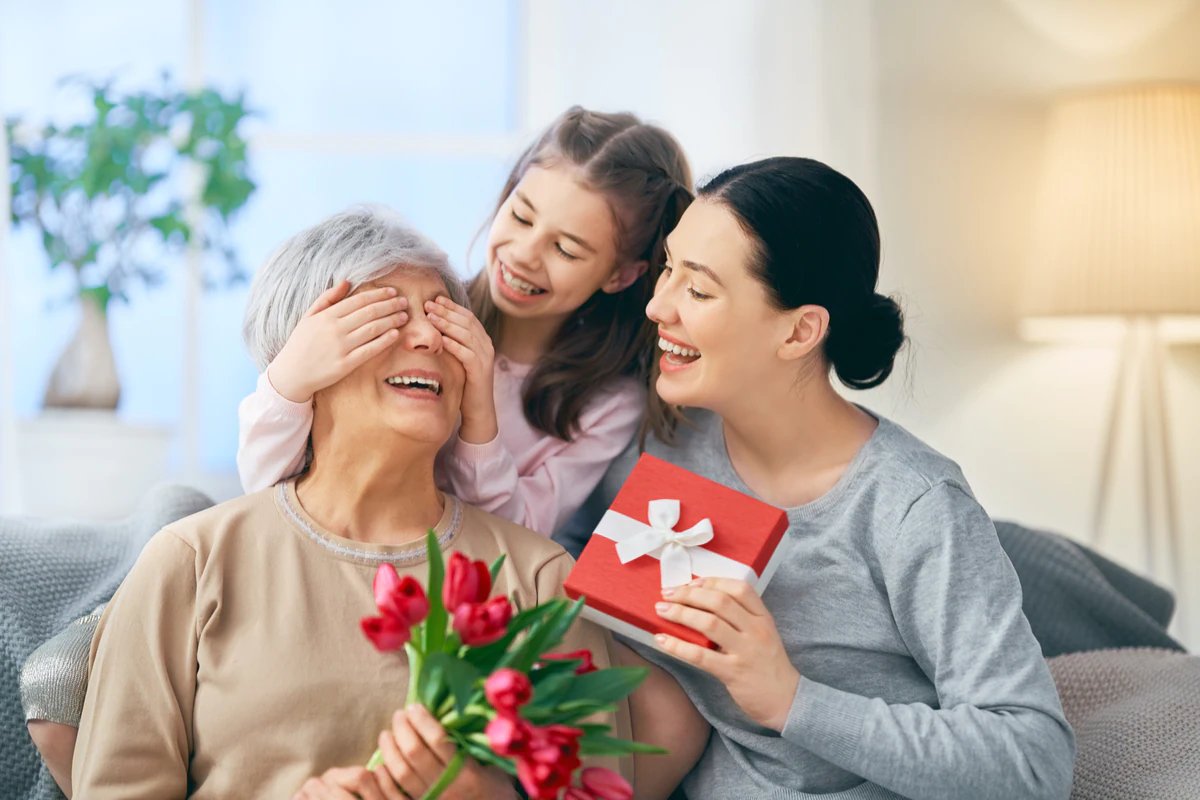 From Mutual Funds to Gold Bonds, 5 Financial Gift Ideas for Your Mom From Mutual Funds to Gold Bonds, 5 Financial Gift Ideas for Your Mom