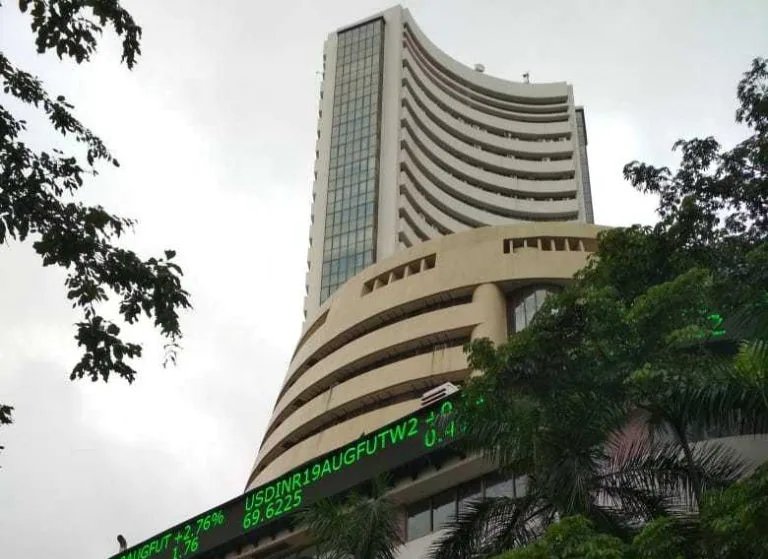 Sensex, Nifty Recover Losses To End Flat; Small, Midcaps Underperform Sensex, Nifty Recover Losses To End Flat; Small, Midcaps Underperform