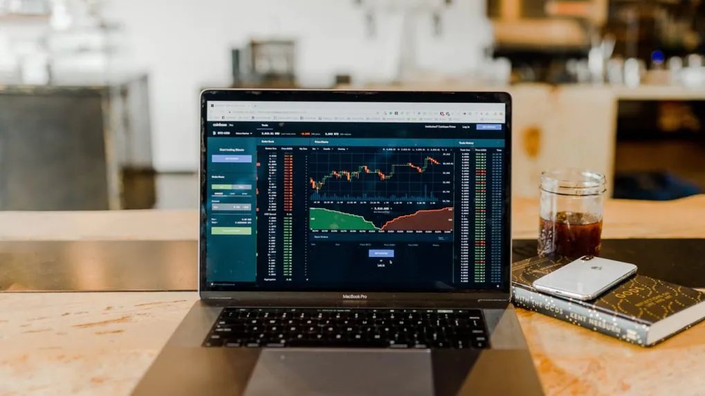 Sensex Jumps 230 Points; Nifty Ends Above 15,700 Led By Banks, Metals; Mid, Smallcaps Outperform Sensex Jumps 230 Points; Nifty Ends Above 15,700 Led By Banks, Metals; Mid, Smallcaps Outperform