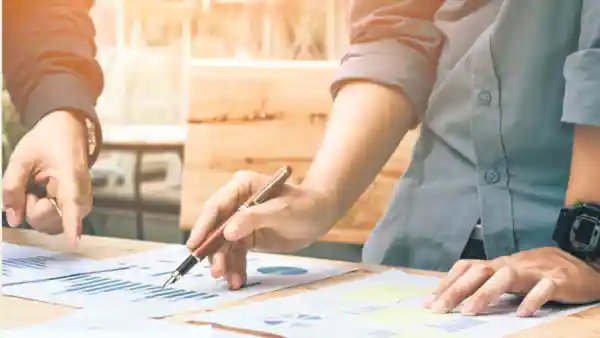 Index funds have many benefits, but don’t skip actively managed funds